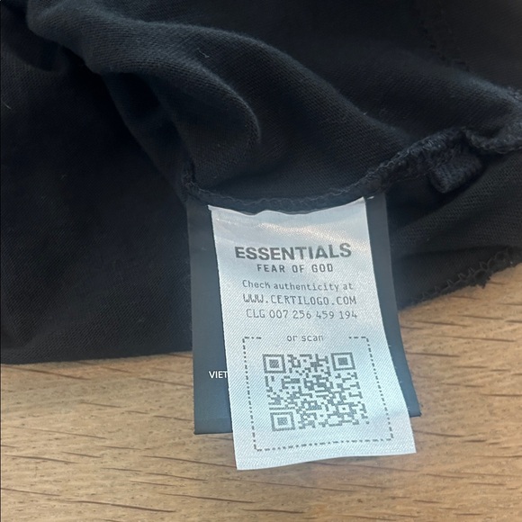 Fear of God Essentials Black Tee - Picture 4 of 5